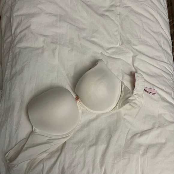 Victoria’s Secret Bra - Picture 4 of 4